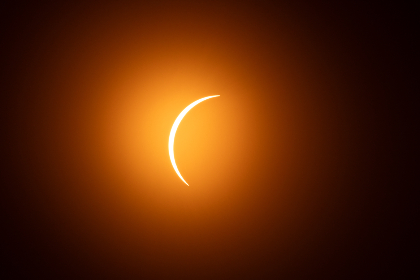 爱迪奥特曼：勇敢与友情的传奇冒险之旅