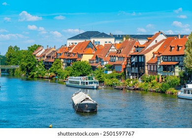 物流中转站：提升运输效率的关键枢纽与运营策略分析